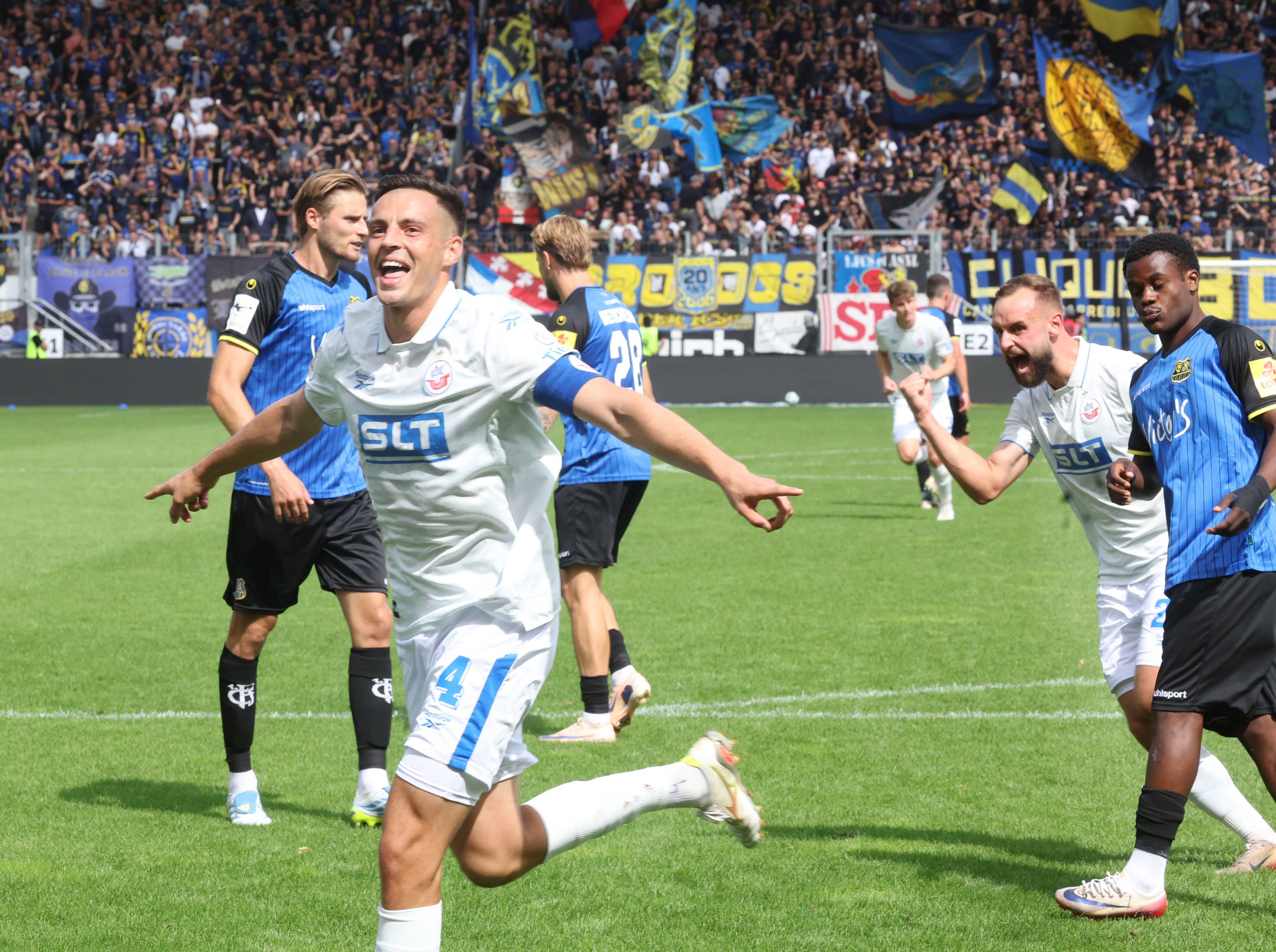 4:2-Spektakel in Saarbrücken: Hansa Rostock klettert auf die vorderen Ränge