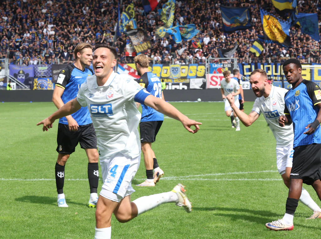 4:2-Spektakel in Saarbrücken: Hansa Rostock klettert auf die vorderen Ränge