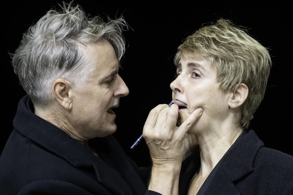 Jens Harzer und Marin Galic (v.l.) in „Schnee von gestern, Schnee von morgen“ von Peter Handke im Berliner Ensemble