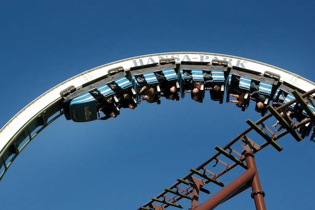 Die Achterbahn Nessie war die erste stationäre Loopingbahn in Deutschland. Noch heute kann man im Hansa-Park direkt an der Ostsee mit der 26 Meter hohen Stahlbahn fahren.