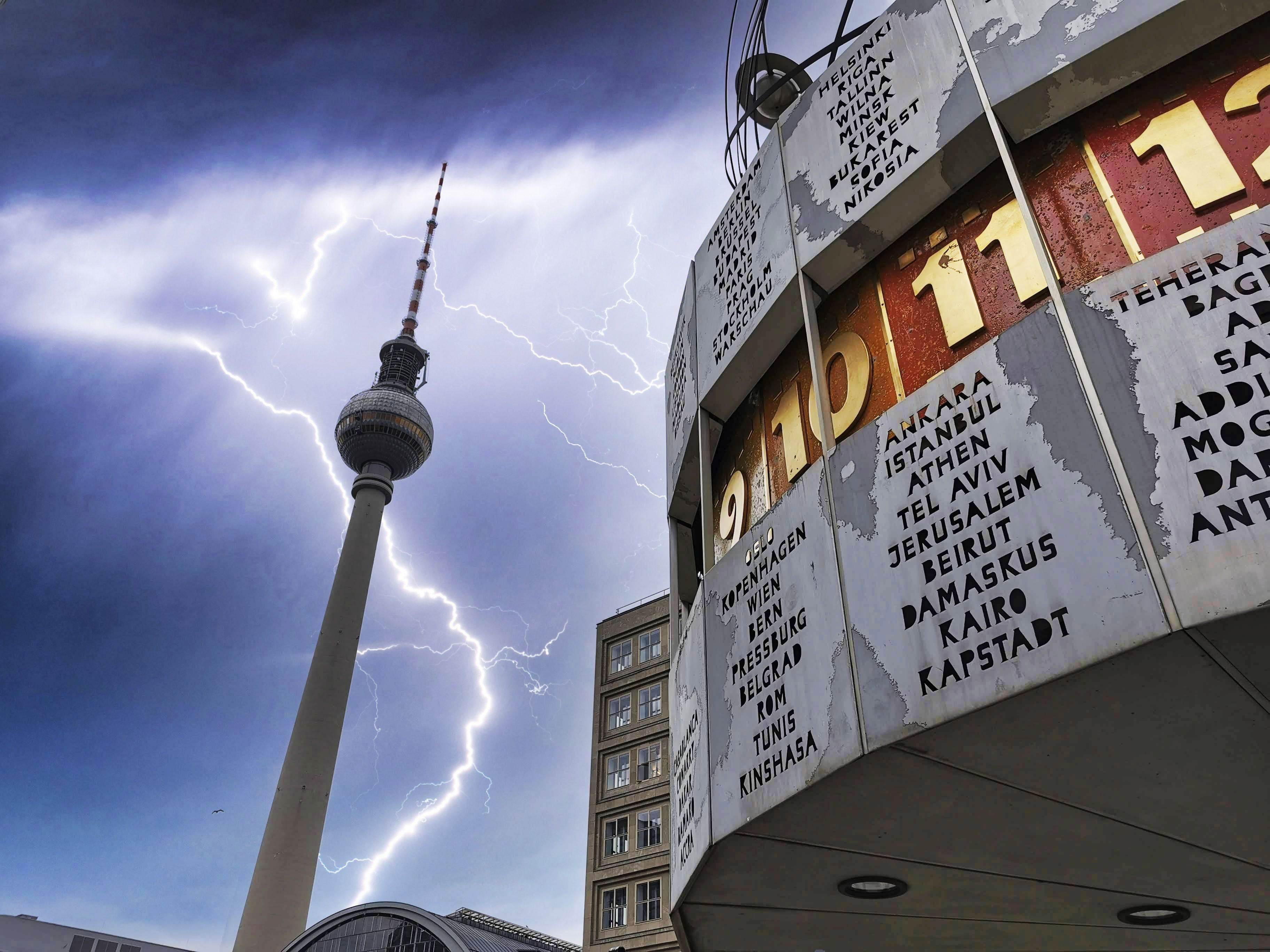 15 Liter Regen, Hagel! Gewitter im kompletten Osten, Montag geht es los