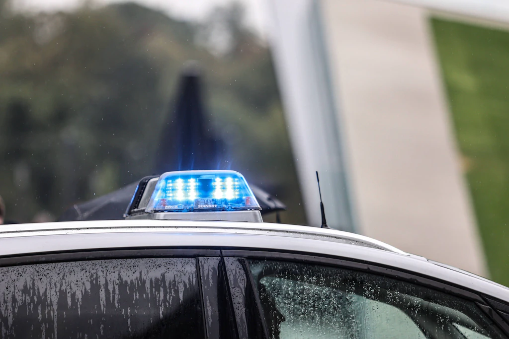 Schüsse beim Techno-Rave – junge Frau (22) tot, mehrere Verletzte