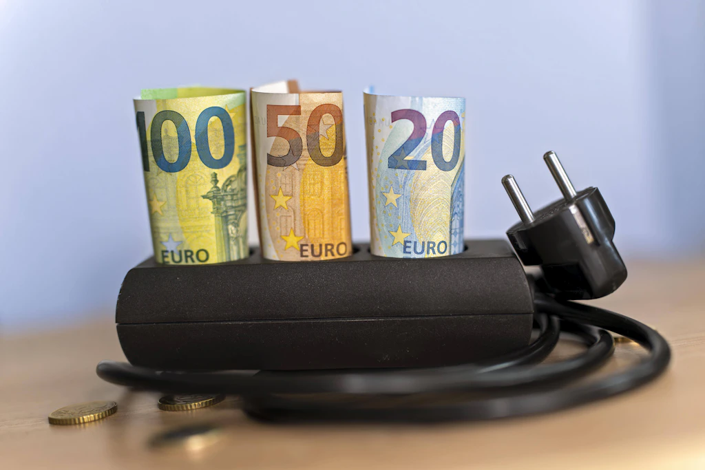 Deutsche Haushalte zahlen im Schnitt 35,6 Cent pro Kilowattstunde. Teurer ist Strom nur in Irland, auf Bermuda und in Belgien. (Symbolbild)