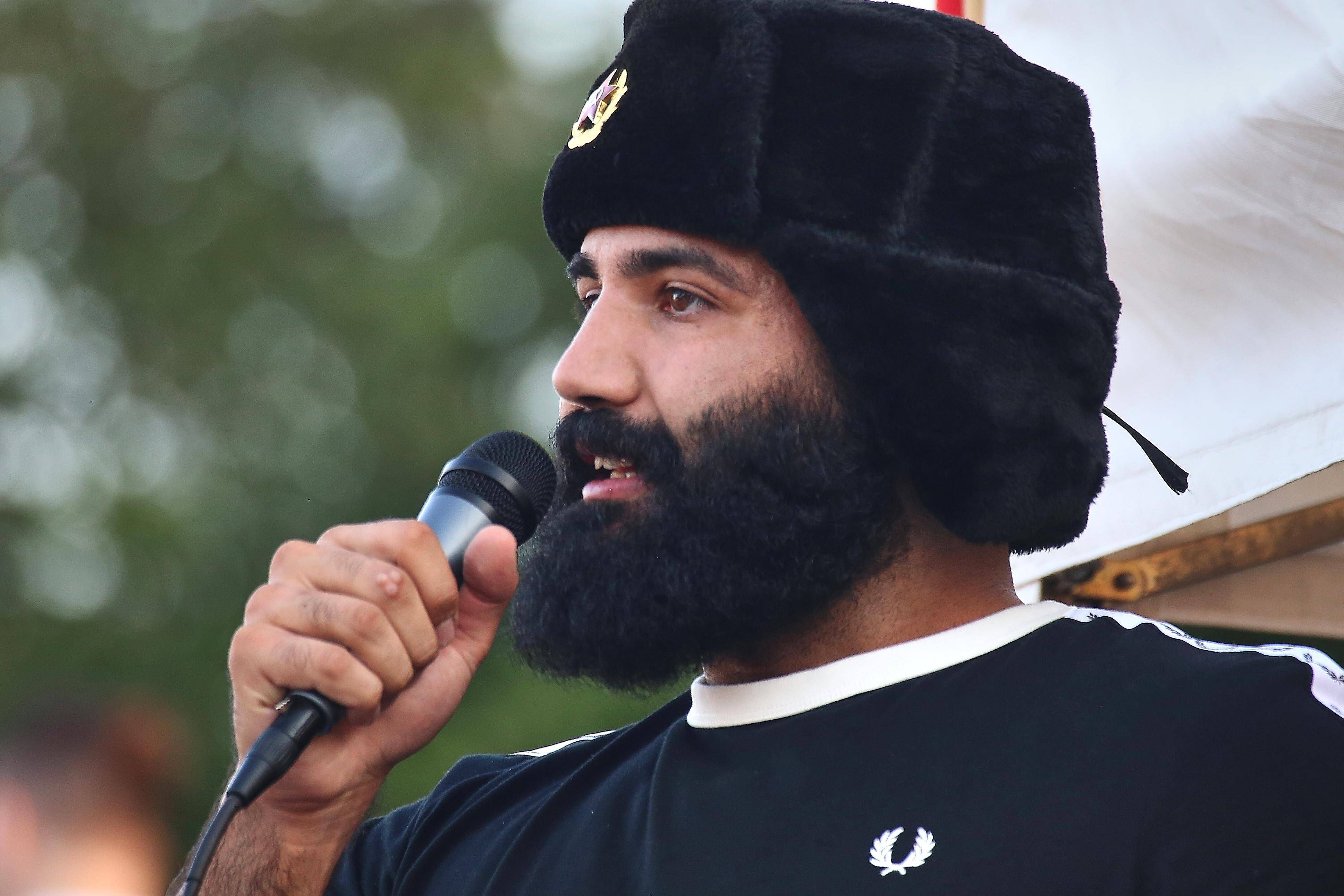„Tod der israelischen Armee“: Linke Neukölln verteidigt Auftritt des Rappers Dahabflex