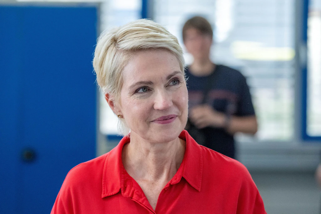 Die SPD von Ministerpräsidentin Manuela Schwesig (SPD) kann in Umfragen weiter aufholen.
