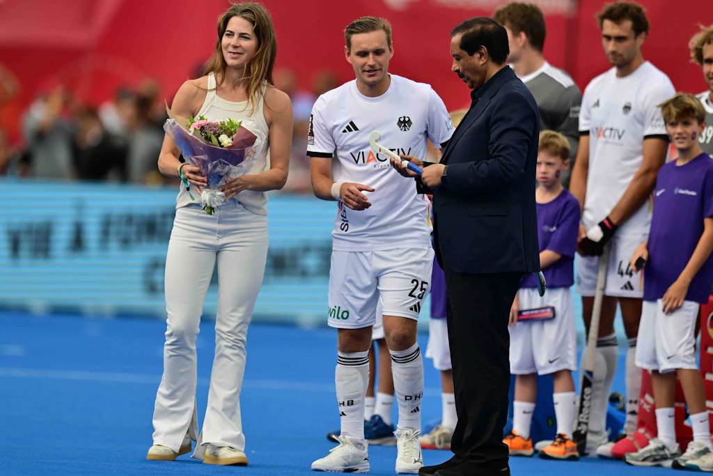 Vor dem Finale gegen Spanien wurde Hannes Müller für sein 100. Länderspiel ausgezeichnet.