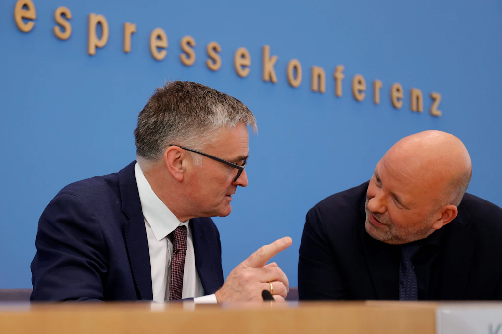 Regierungspressekonferenz: Die Bundesregierung verwies bei strittigen Fragen wiederholt auf Ermittlungen, Vertraulichkeit und Sicherheitsinteressen.