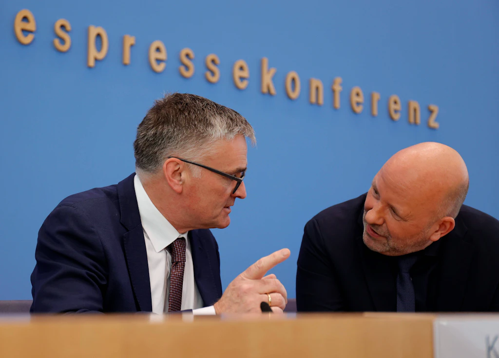 Bundespressekonferenz: Regierung mauert bei Russland, Merz und Munitionstransporten