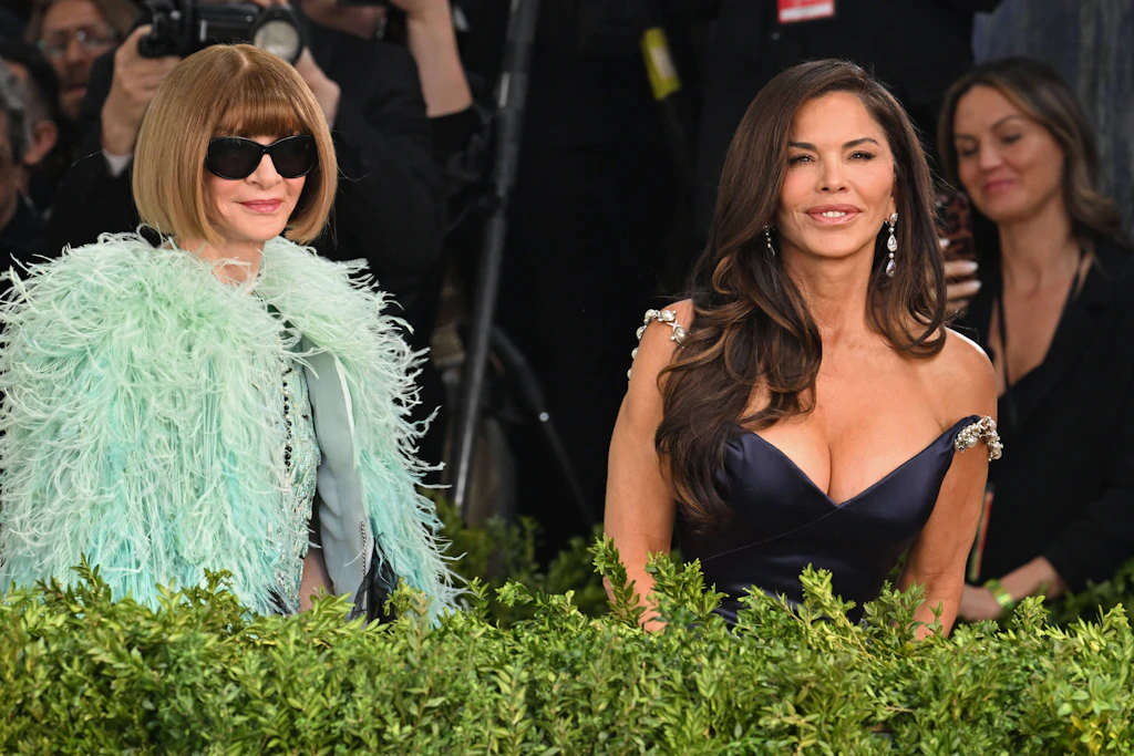 Anna Wintour (l.) und Lauren Sánchez Bezos bei der Met Gala 2026 im Metropolitan Museum of Art in New York.