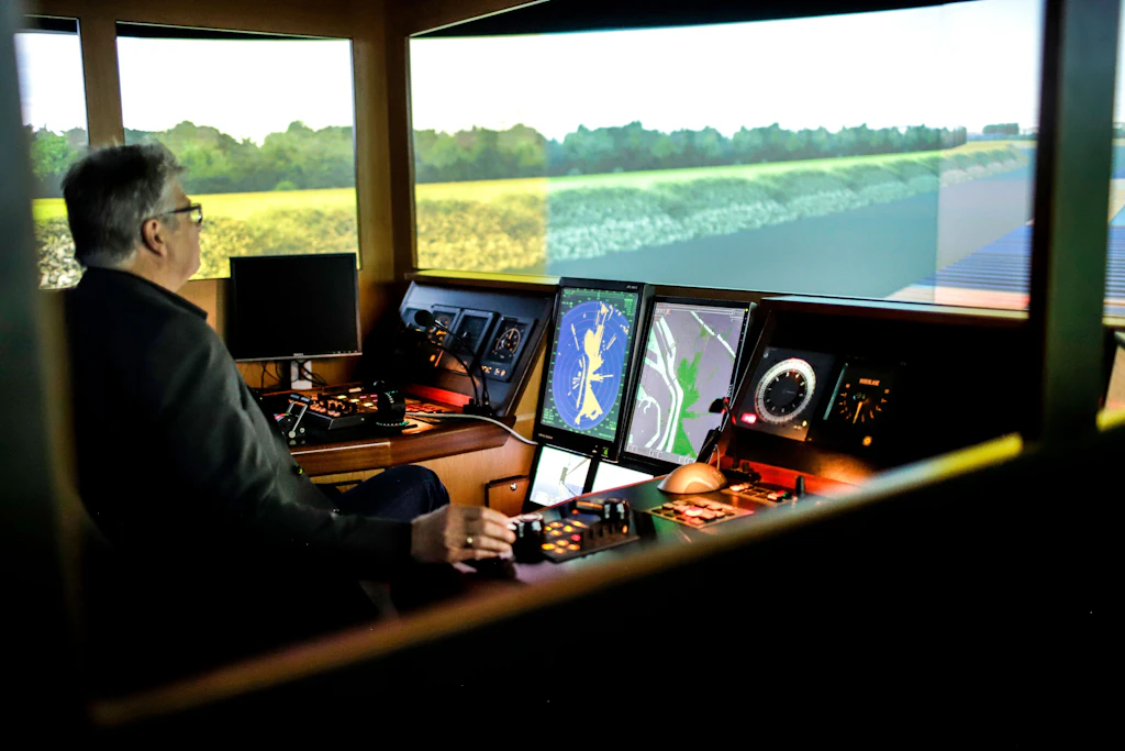 Heute üben Seeleute noch am Simulator. Morgen könnten Schiffe bereits autonom fahren.