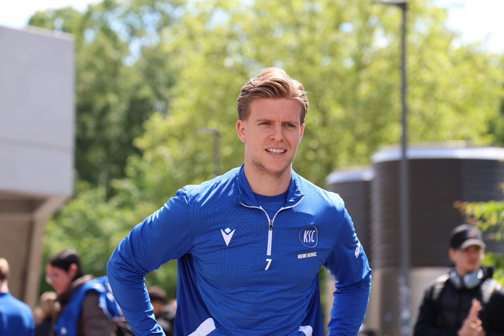Dzenis Burnic spielte drei Jahre beim Karlsruher SC. Wechselt er jetzt zu Hertha BSC?