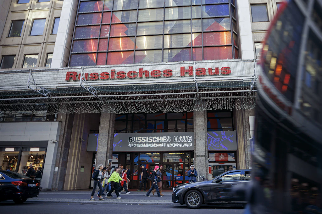 Lange wurde spekuliert, jetzt steht es fest: Das Außenministerium plant die Schließung des Russischen Hauses in der Friedrichstraße.