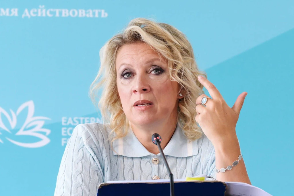 Russlands Außenamtssprecherin Maria Sacharowa bei einer Pressekonferenz auf dem Östlichen Wirtschaftsforum in Wladiwostok am 1. September 2026.