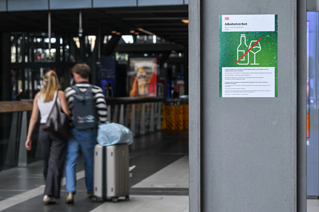 Am Berliner Hauptbahnhof gilt seit Dienstagmorgen ein Alkoholverbot.
