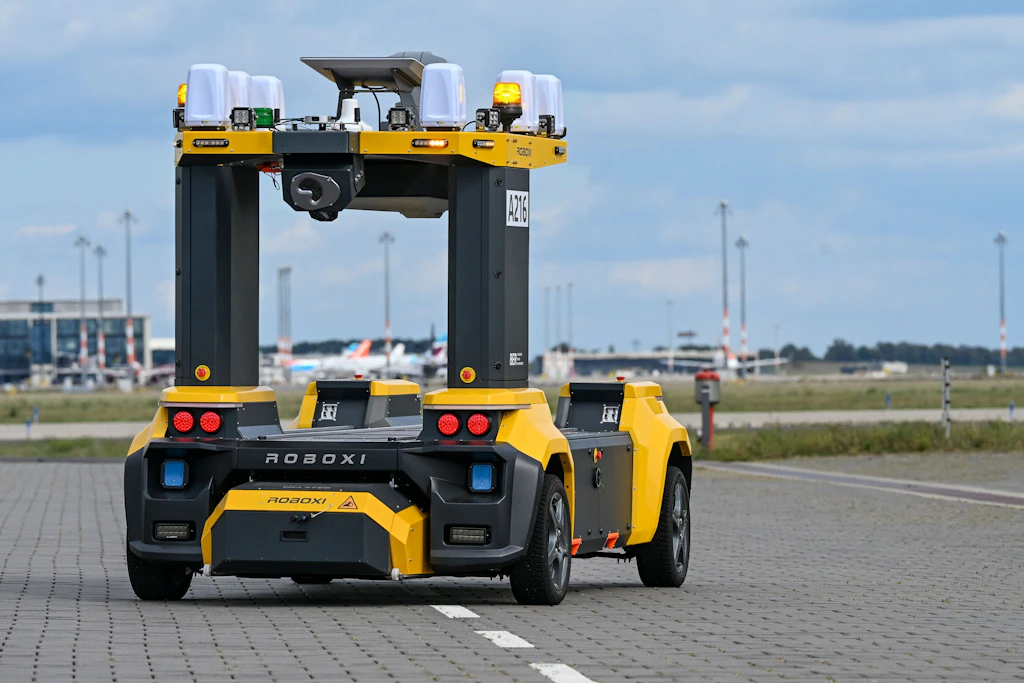Am Hauptstadtflughafen BER ist seit einigen Wochen testweise ein KI-gestütztes Roboter-Auto im Einsatz.