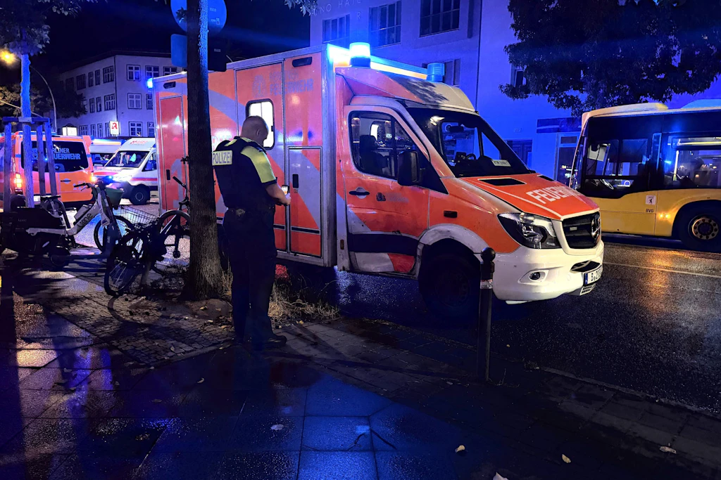 Am Montagabend kam es zu einem Unfall mit einem Rettungswagen in Treptow-Köpenick.
