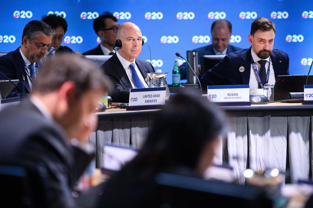 Anton Siluanow (2.v.l.), Finanzmister von Russland, sitzt beim Treffen der Finanzminister der G20-Staaten.