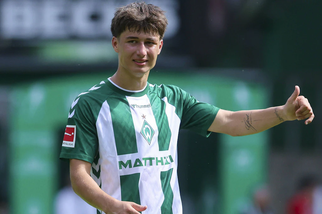 Daumen hoch: Laut Medienberichten soll Dynamo Dresden auch noch Patrice Covic von Bundesligist Werder Bremen per Leihgeschäft verpflichten.