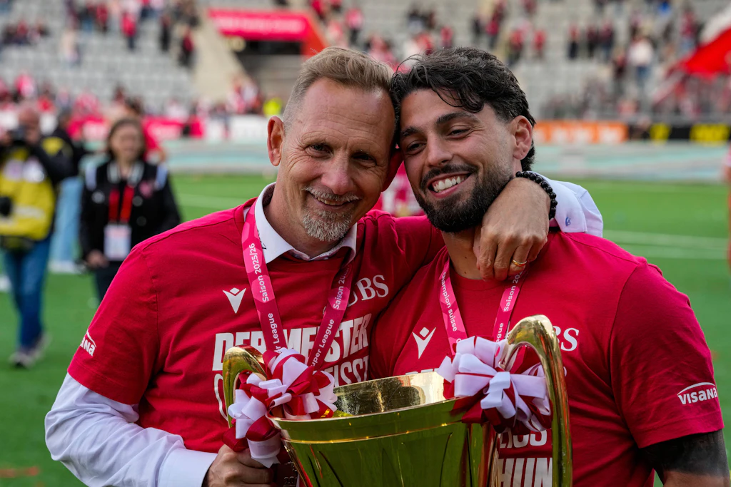 Gewannen in der vergangenen Saison überraschend mit dem FC Thun die Meisterschaft in der Schweiz: Trainer Mauro Lustrinelli (l.) und Kastriot Imeri. Beim 1. FC Union Berlin arbeiten sie nun wieder zusammen.