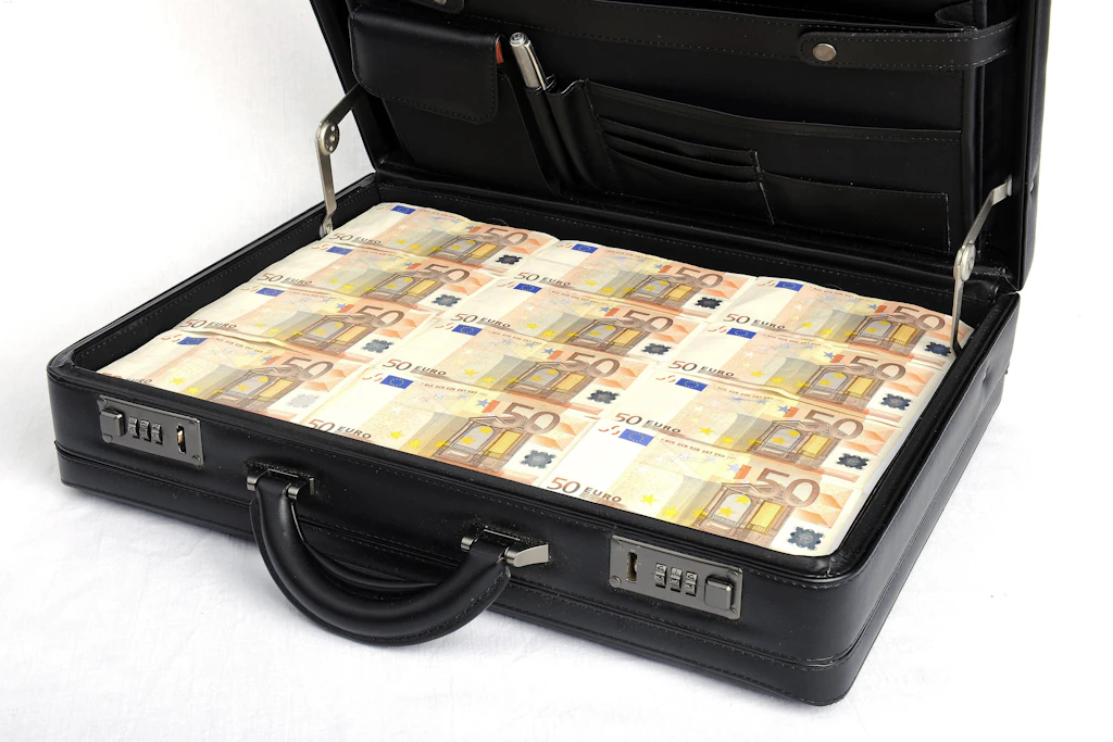 Kuriose Rätsel-Geschichte aus Italien: Ein Obdachloser hat in Belluno aus einem Geldkoffer 50-Euro-Scheine verteilt. (Symbolfoto)