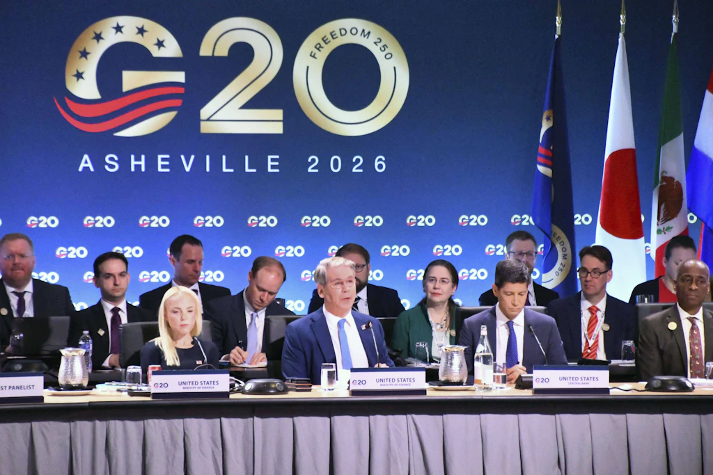 Die Proteste verhallen: Finanzminister Scott Bessent begrüßte seine Gäste beim G20-Finanzministertreffen, auch seinen russischen Kollegen Anton Siluanow.