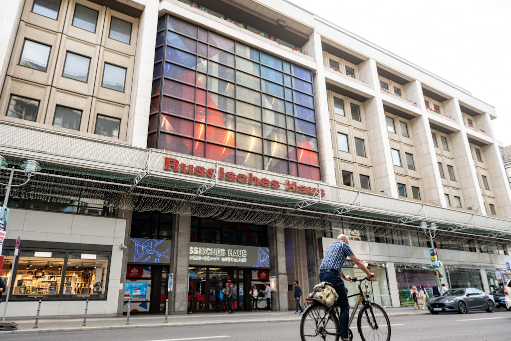 Blick auf das Russische Haus in der Berliner Friedrichstraße.