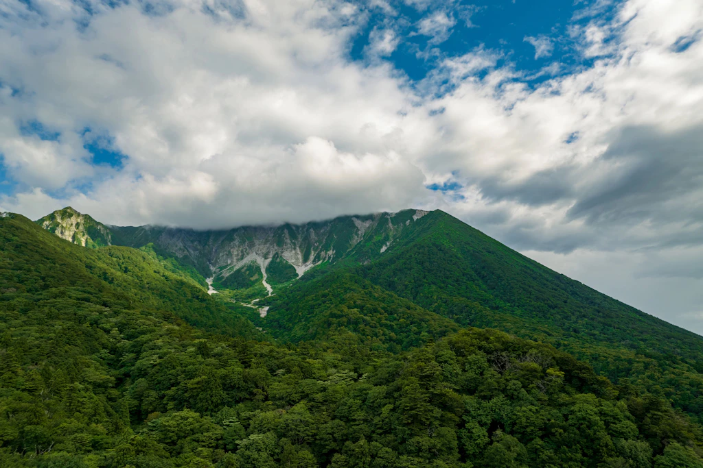 Der Daisen in der japanischen Präfektur Tottori. In dem Nationalpark rund um den 1.729 Meter hohen Berg wurden im August 39 Kilogramm Brot abgelegt.