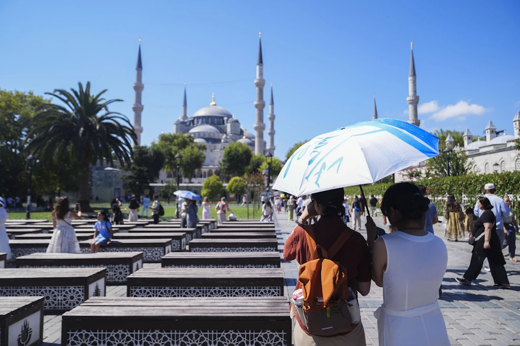 Istanbul lockt mit Genuss statt Politik. Die Türkei setzt auf Gastfreundschaft, Kulinarik, Landschaft und profitiert davon mit Milliarden-Einnahmen aus dem Tourismus.