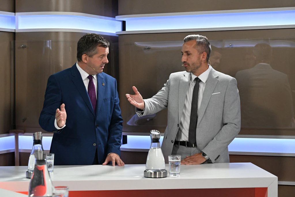 Sven Schulze (CDU, l.) und Ulrich Siegmund (AfD) treffen beim Duell von Mitteldeutscher Zeitung und Volksstimme in Halle direkt aufeinander.