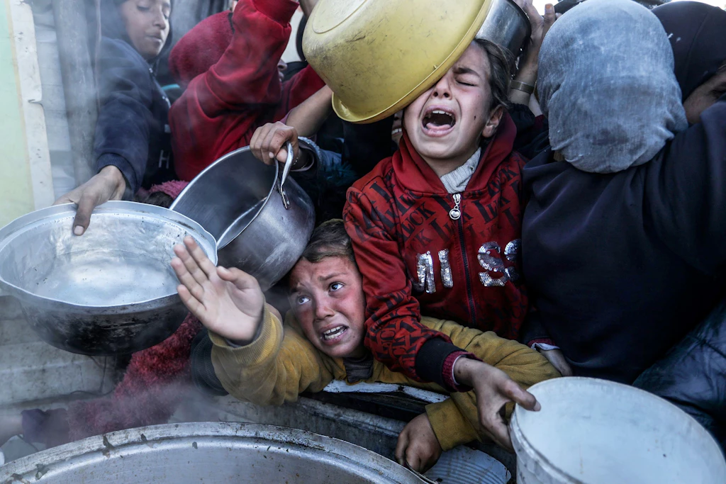 Hungernde Kinder in Rafah (Gaza)