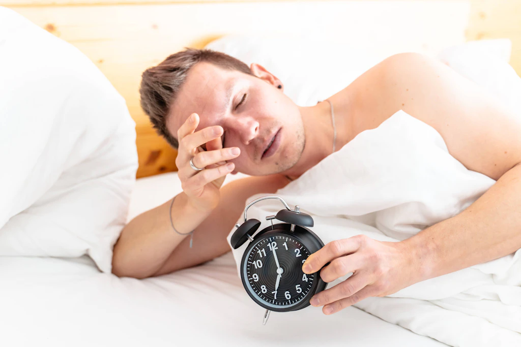 Einen Wecker braucht man in vielen Hotels nicht, denn man kann sich den Weckruf bestellen. In unserem rätsel der Woche geht es um ein Hotel, in dem das Personal über die Zeit entscheidet, zu der die Gäste geweckt werden.