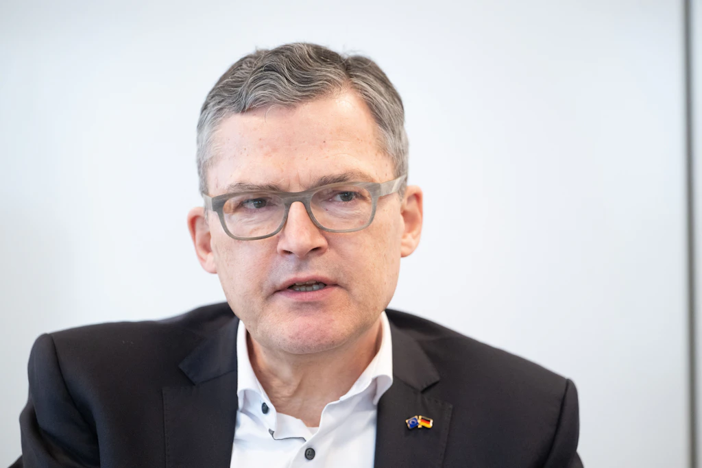 „Endlich Taurus ausbilden und dann liefern“: Roderich Kiesewetter (CDU) kritisiert die neuen Maßnahmen gegen Russland als typisch deutsche Inkonsequenz.
