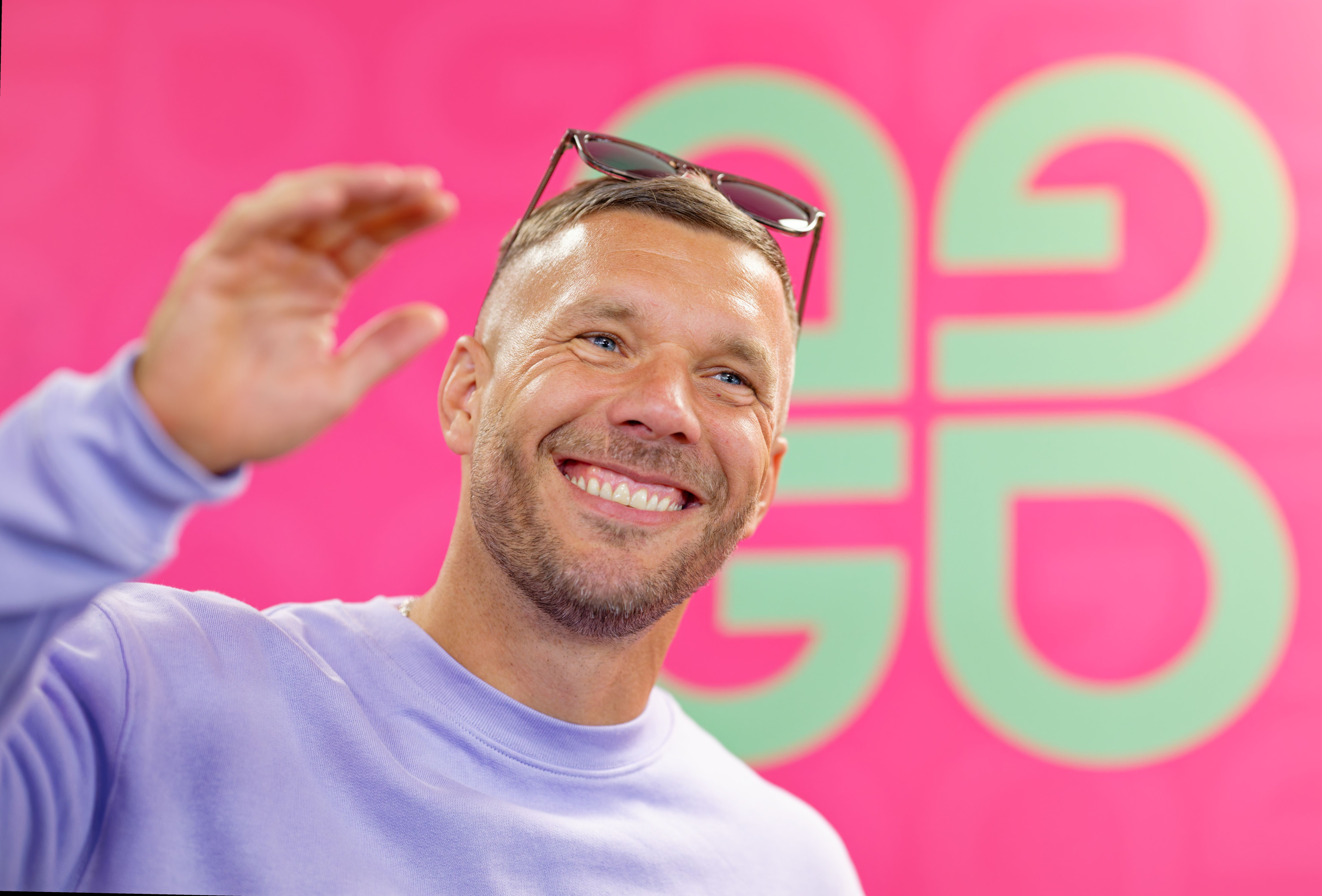 „Warum drohst du uns allen?“: Wie Lukas Podolski seine Fans gegen sich aufbringt