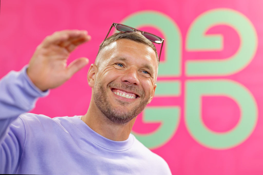 Steht wegen der Absage der Band Alphaville beim Glücksgefühle-Festival in der Kritik: Lukas Podolski