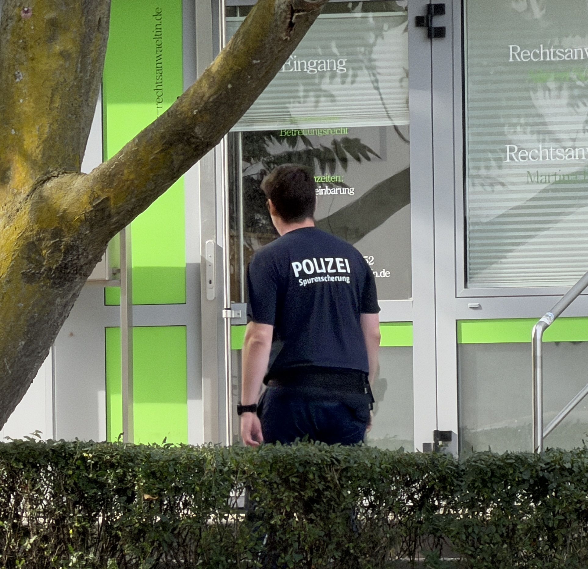 Haftbefehl nach Bluttat in Anwaltskanzlei: Frau verletzt Rechtsanwältin lebensgefährlich