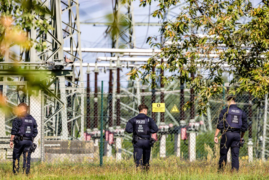 Anschläge auf Umspannwerke: Bundesweite Fahndung nach Mann aus dem Ruhrgebiet – Polizei stürmt Fahrzeug