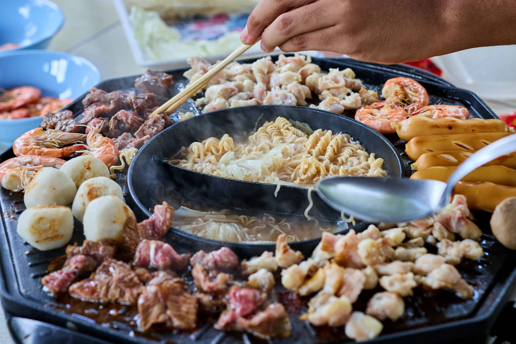 Fast ein Kilo Fleisch im Müll – jetzt zahlen die Gäste dafür drauf