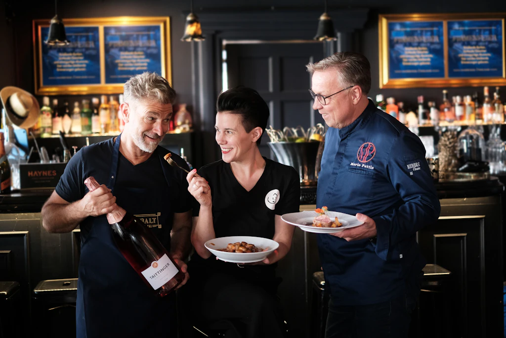 Die Dresdner Gastronomen Clemens Lutz, Simone Meyer-Götz und Mario Pattis (v.l.) bewirten die Gäste der Hope-Gala kostenlos.