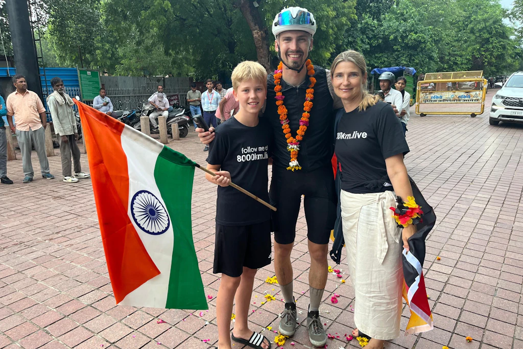 Der Taj Mahal in Indien war Zielpunkt der Reise. Der Fahrradsportler erreichte das Wahrzeichen am 12. August nach 80 Tagen.