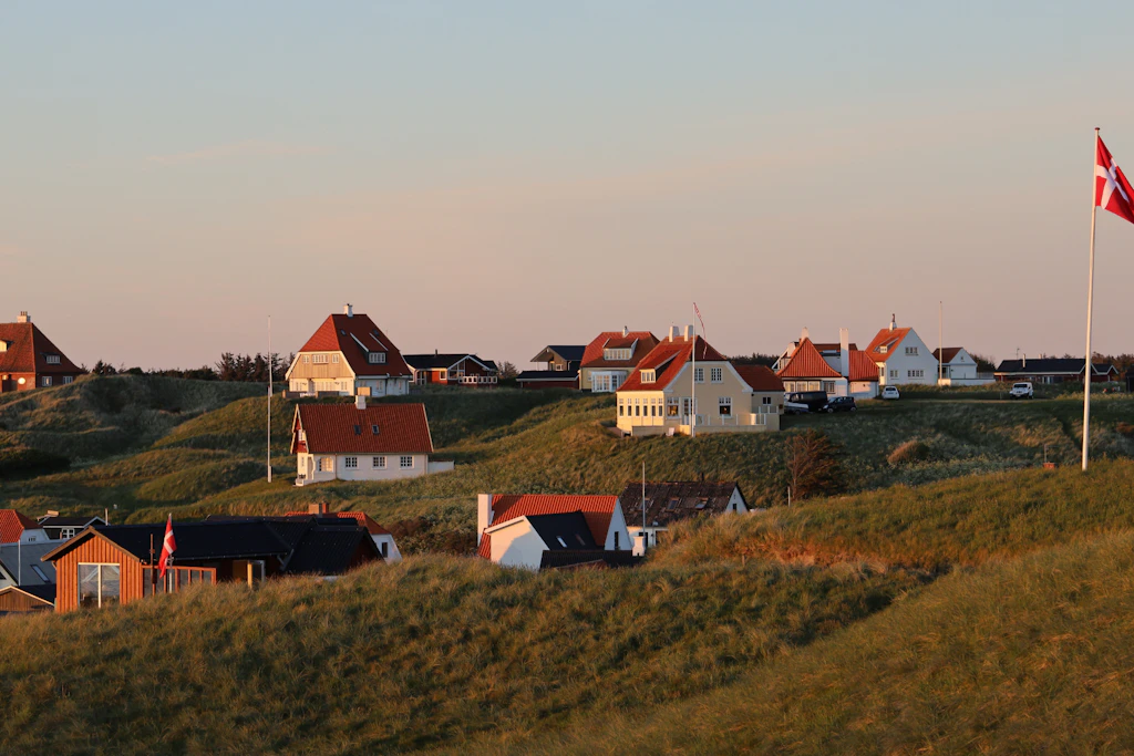 Malerische Orte am Meer – Dänemarks Küste bietet entspannte Atmosphäre. 
