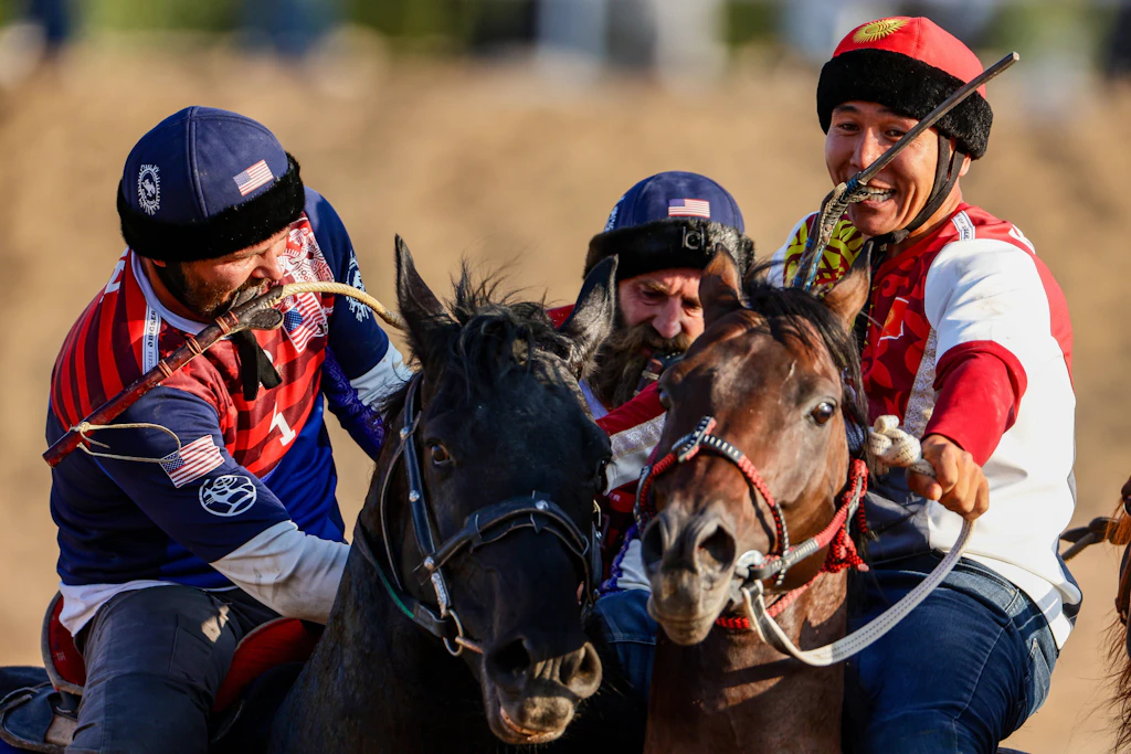 Beim traditionellen Kok Boru kommt an den Kirgisen keiner vorbei – auch nicht das amerikanische Team.