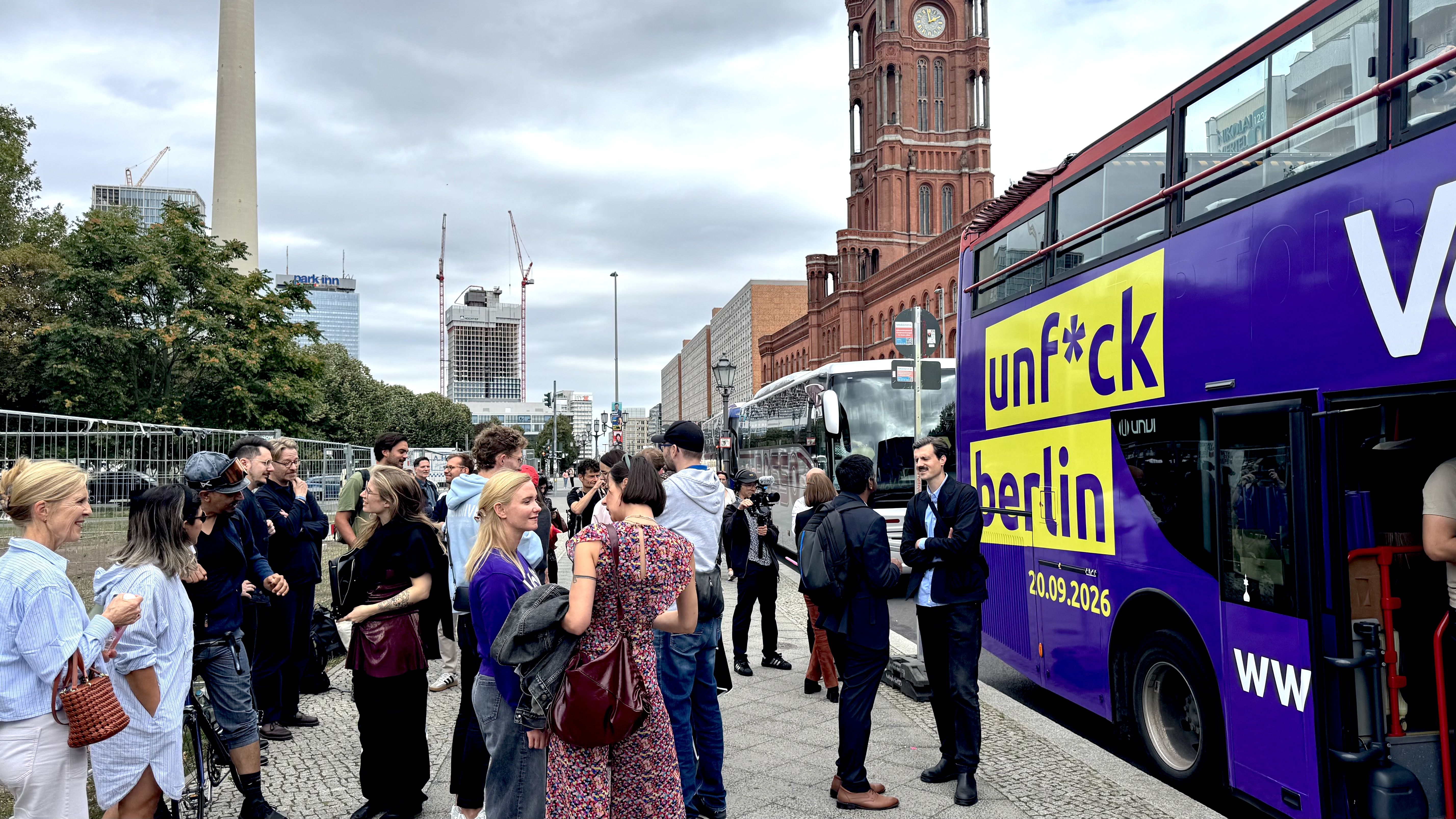 „Keine Lust mehr auf Altbackenes“: Warum Unternehmer mit Volt durch Berlin fahren