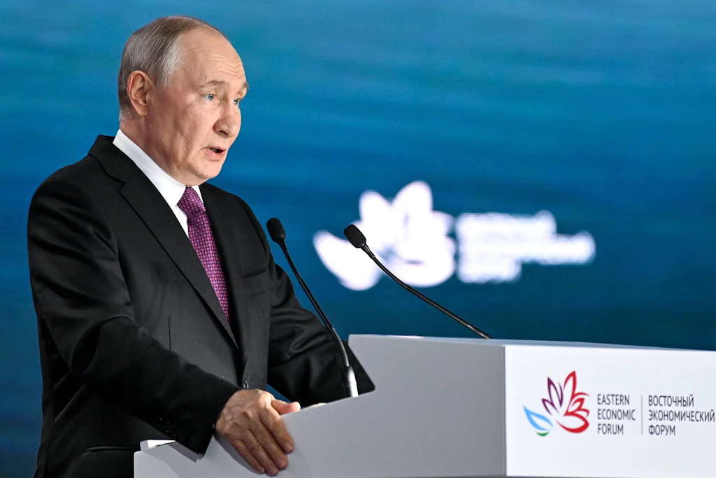 Putin macht Merz’ schwache innenpolitische Lage für Leipzig-Vorwürfe verantwortlich.