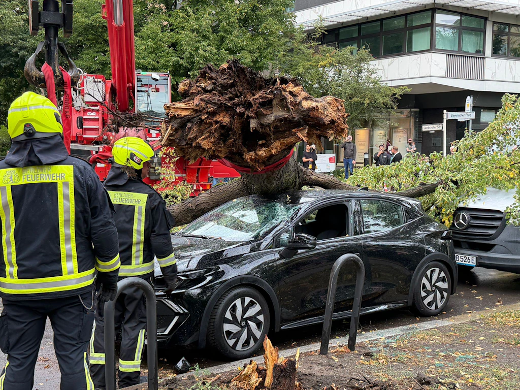 Sturm über Berlin: Feuerwehr im Ausnahmezustand