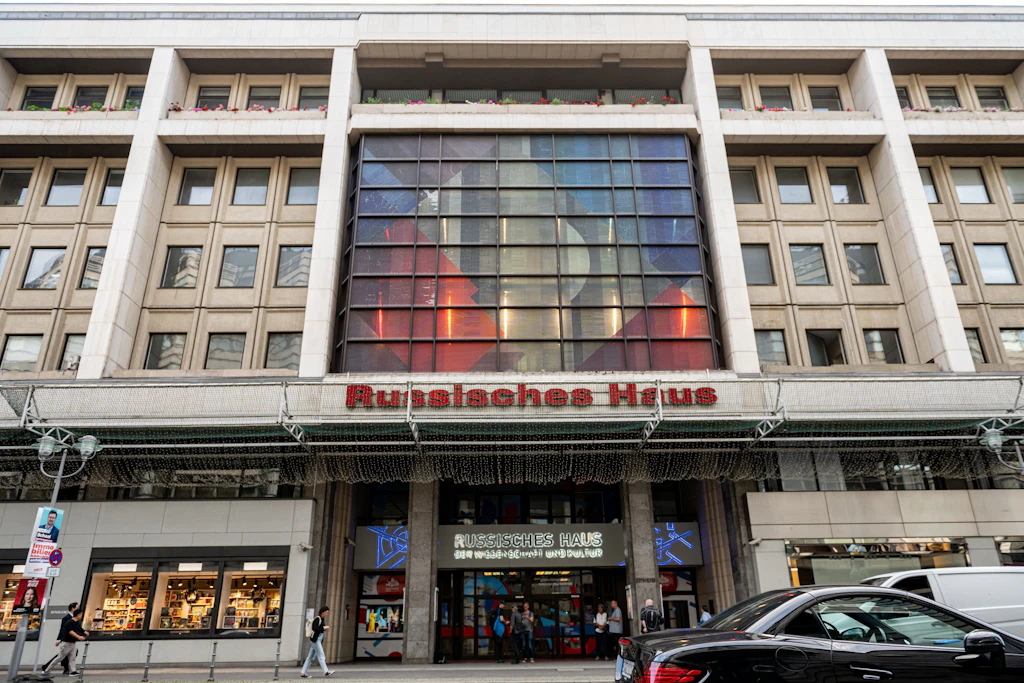 Blick auf das Gebäude des Russischen Hauses, ein Veranstaltungs- und Kulturzentrum, in der Friedrichstraße (Symbolbild)
