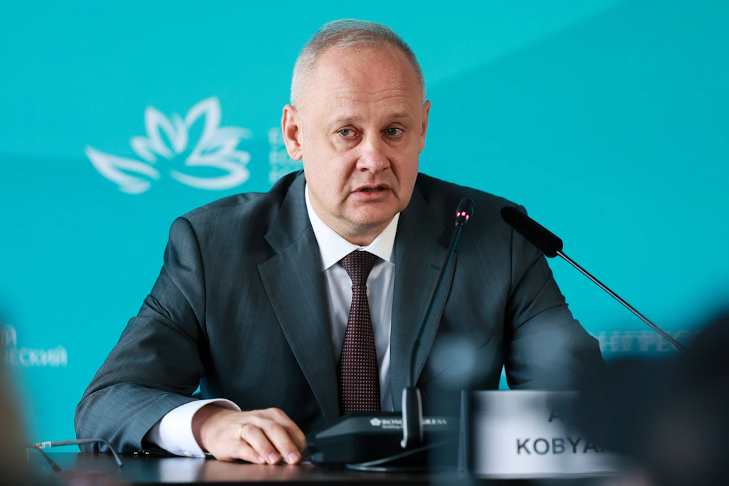 Putin-Berater Anton Kobjakow bei einer Pressekonferenz am 4. September 2026 während des Östlichen Wirtschaftsforums&nbsp; in Wladiwostok.