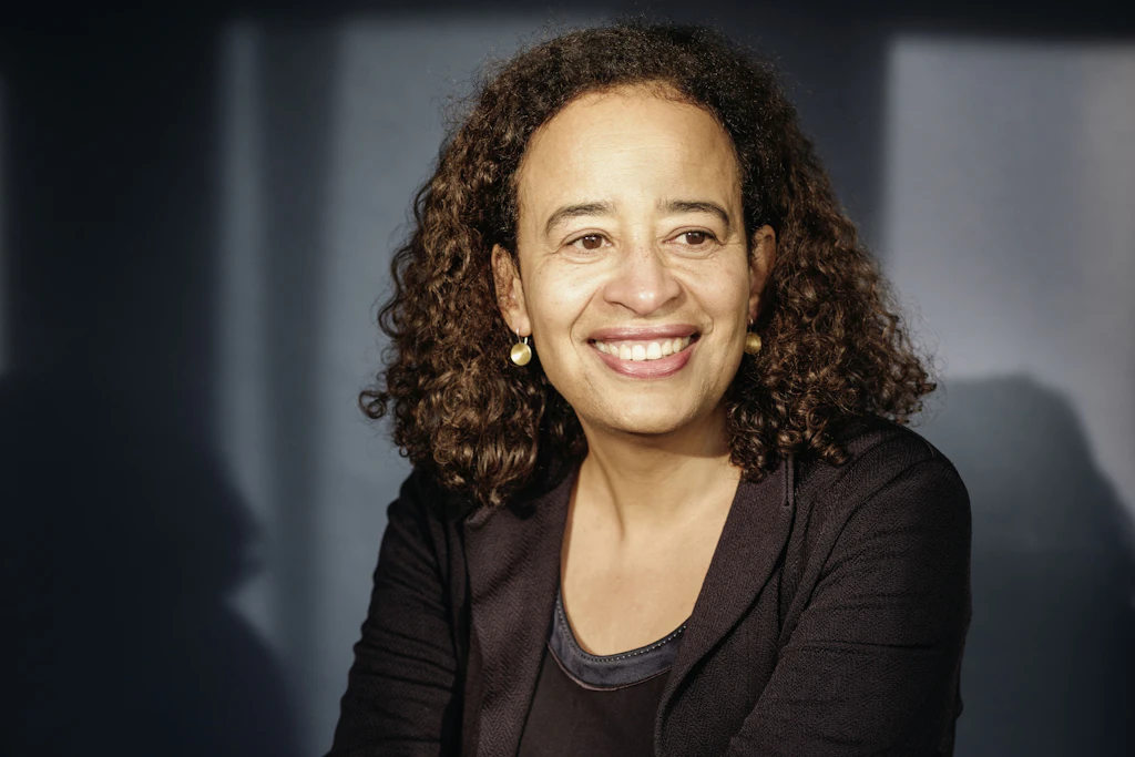 Miriam Carbe las die Tagebücher ihrer Mutter, Großmutter und Urgroßmutter und fing dann an, den Roman des Lebens dieser Frauen zu schreiben.