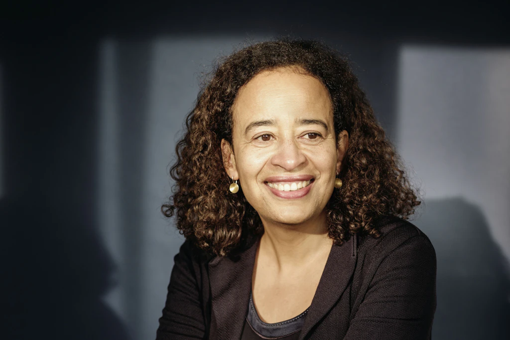 Miriam Carbe las die Tagebücher ihrer Mutter, Großmutter und Urgroßmutter und fing dann an, den Roman des Lebens dieser Frauen zu schreiben.