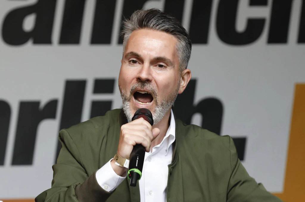 BSW-Chef Fabio De Masi: Die EU-Kommission kann keine Angaben zu den Urhebern von Drohnenvorfällen machen.