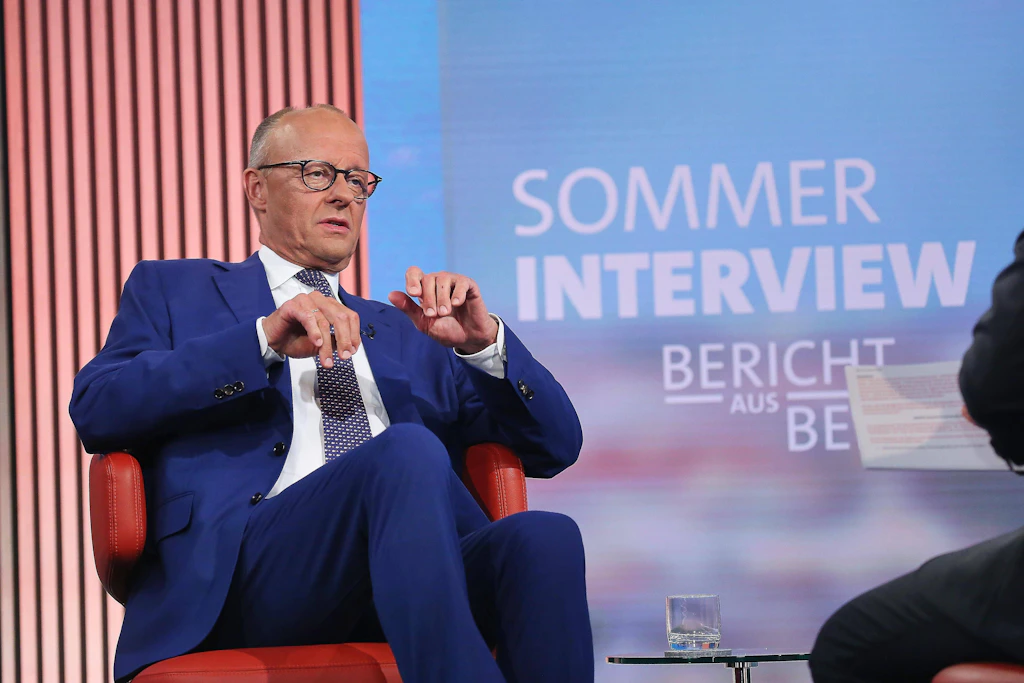 Angeschlagen – aber wovon? Friedrich Merz und die Frage, die Berlin nicht loslässt